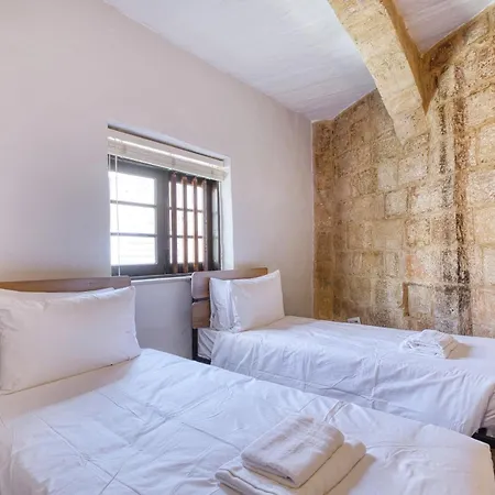 3br Townhouse With Private Pool And Bbq Semesterbostad Birkirkara