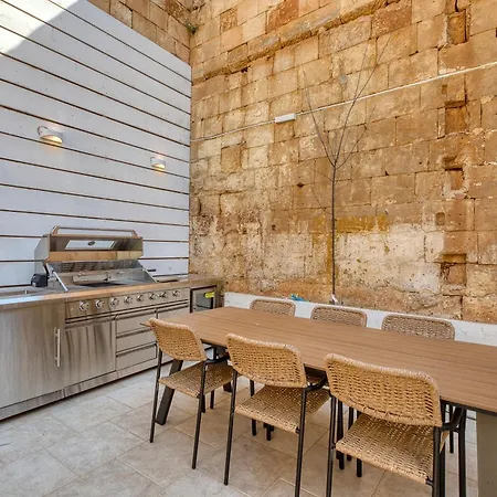 Semesterbostad 3br Townhouse With Private Pool And Bbq Birkirkara