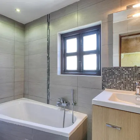 Semesterbostad 3br Townhouse With Private Pool And Bbq *