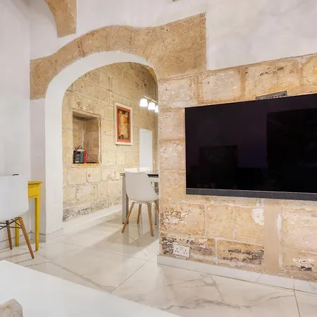 3br Townhouse With Private Pool And Bbq Birkirkara
