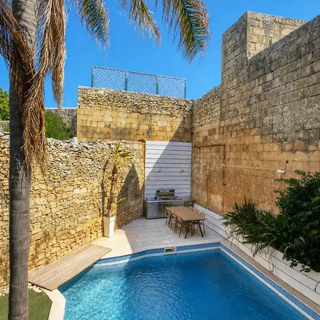 Semesterbostad 3br Townhouse With Private Pool And Bbq Birkirkara